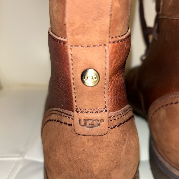 Warm and stylish Ugg boots - Picture 3 of 9